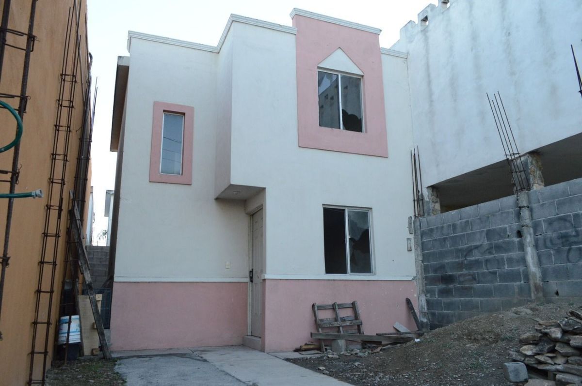 Casa en Venta en Fracc. Los Candiles en Apodaca, N.L.