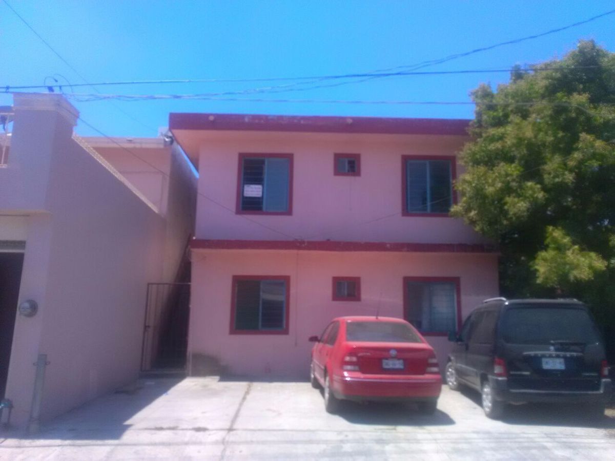 Casa con Departamentos en Venta