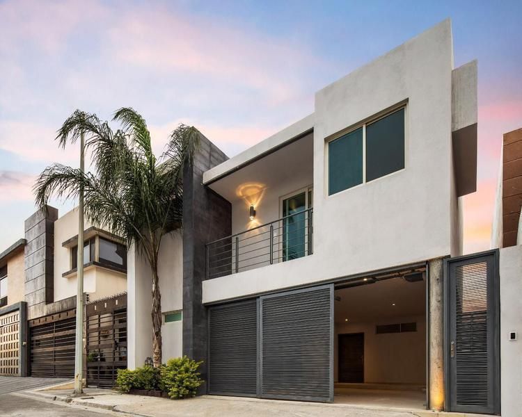 Casa en Venta en Cumbres Elite 7° Sector Zona Poniente