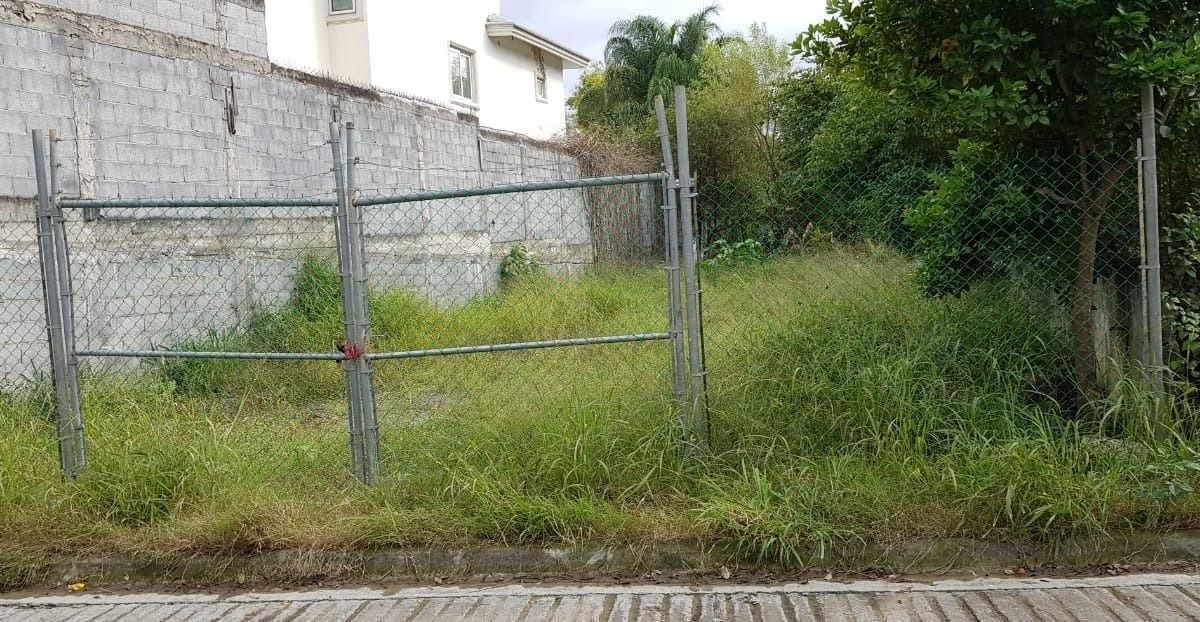 Terreno Residencial en Venta en Jardines del Uro en Carretera Nacional