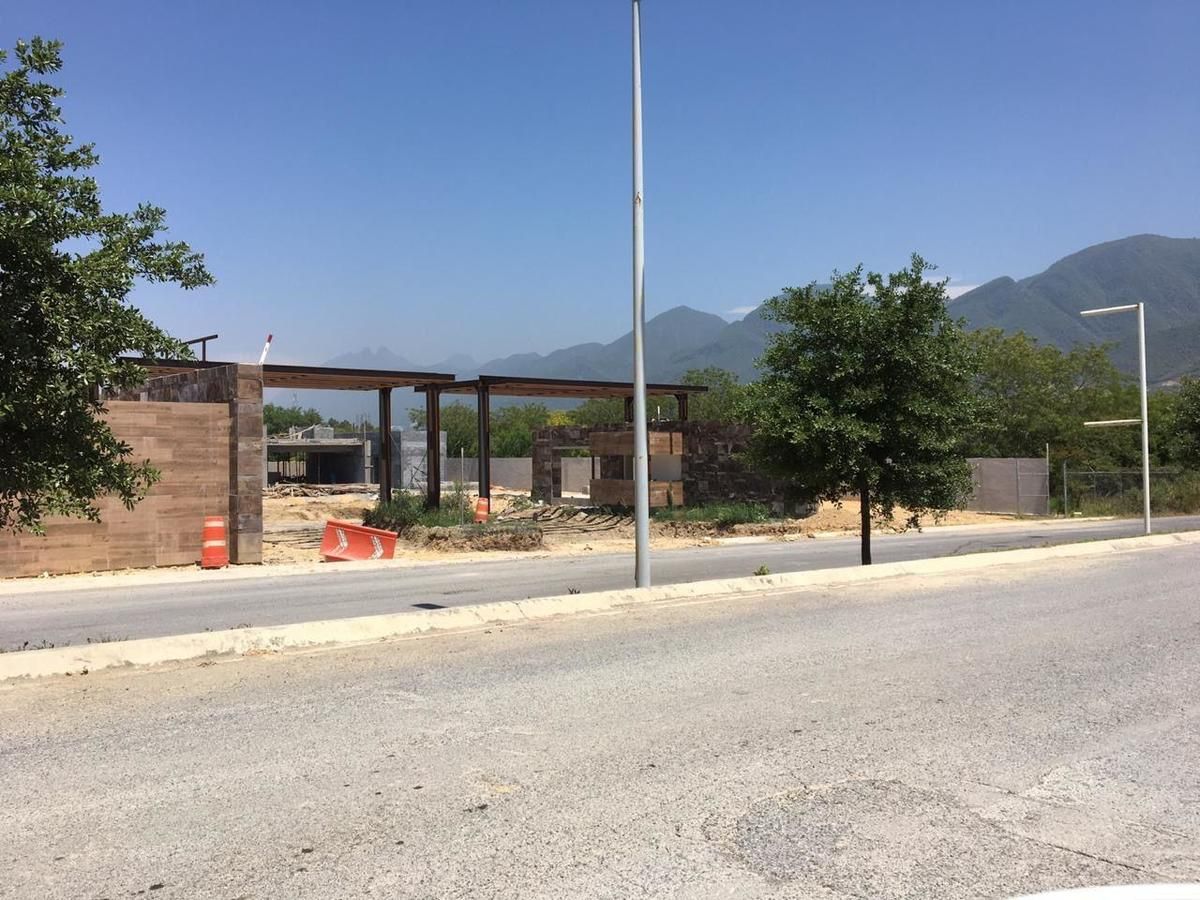 LOCAL EN VENTA EN ELBARRO EN CARRETERA MONTERREY
